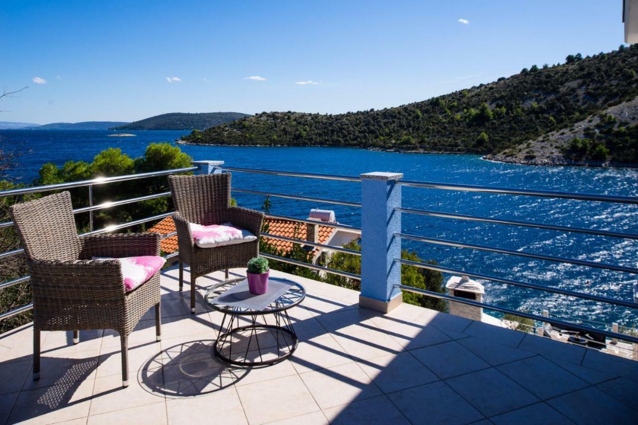 Apartments "Villa Antea" Vinišće Екстериор снимка