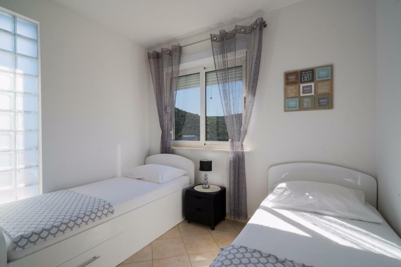 Apartments "Villa Antea" Vinišće Екстериор снимка