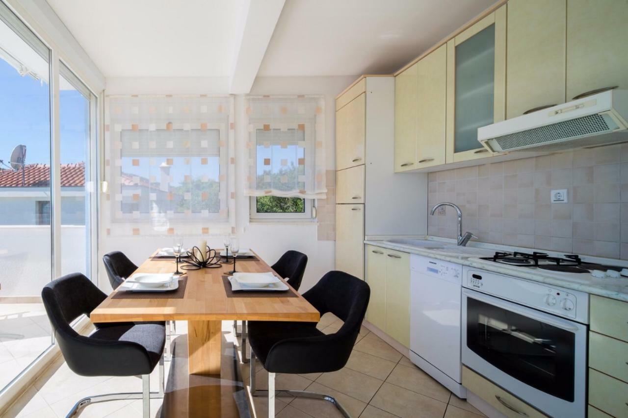 Apartments "Villa Antea" Vinišće Екстериор снимка