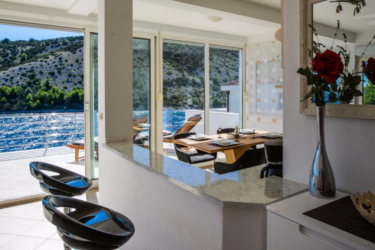 Apartments "Villa Antea" Vinišće Екстериор снимка