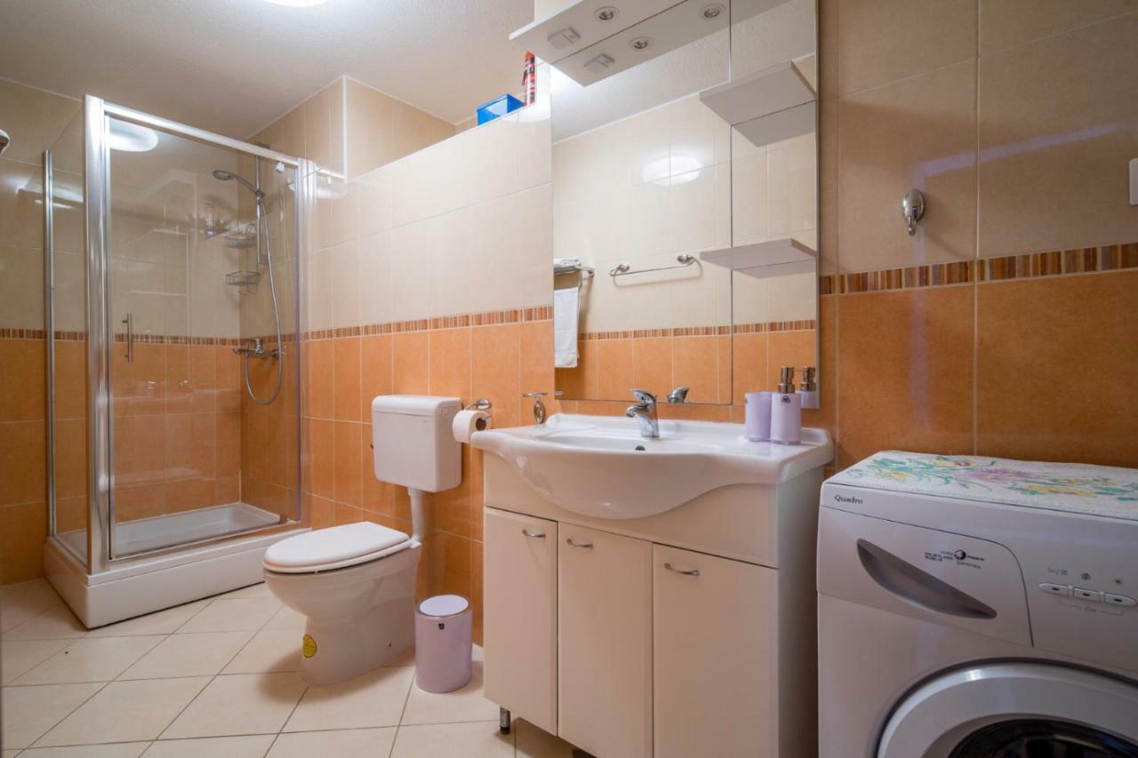 Apartments "Villa Antea" Vinišće Екстериор снимка